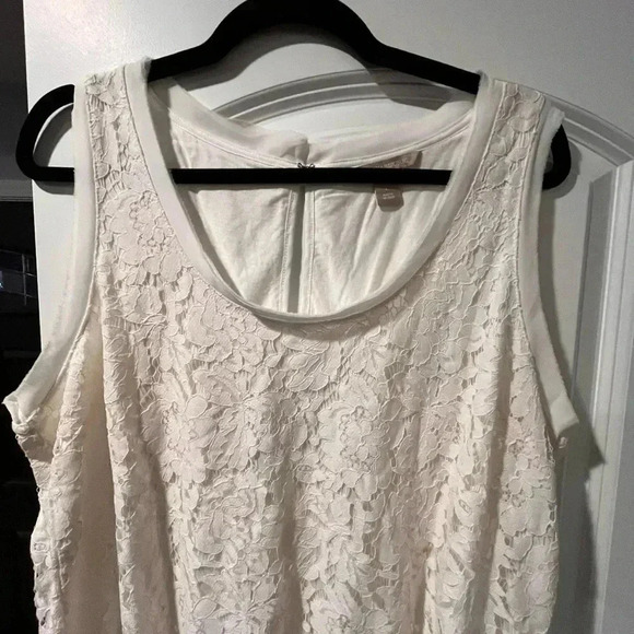~Banana Republic~ Lace Top - Large - Picture 2 of 8